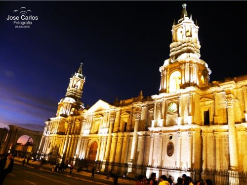 Fotografia de ZiggO - Galeria Fotografica: FOTOGRAFIA POR AQUI Y TAMBIEN POR ALLA - Foto: Catedral de Arequipa