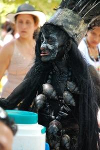 Fotografia de marchphoto - Galeria Fotografica: REPORTERIA GR�FICA - Foto: EN MEDIO DE LA MURALLA DE CEMENTO								