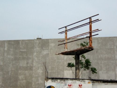 Fotografia de Juan - Galeria Fotografica: Paisaje Urbano - Foto: Sigo de pie... no me han tumbado