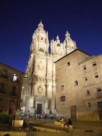 Fotografia de Emae - Galeria Fotografica: Salamanca de noche - Foto: Casa de las Conchas y Clereca