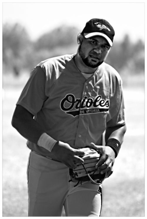 Fotografia de Ramn Buesa - Galeria Fotografica: Baseball en salburua - Foto: pitcher 1