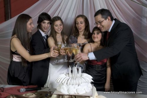 Fotografia de www.fotosyfilmaciones.com - Galeria Fotografica: Cumplea�os de 15 de Julia y Santiago - Foto: 