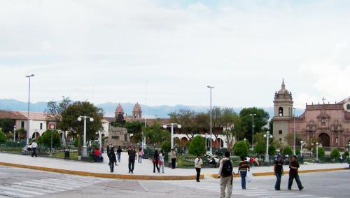 Fotografia de Sin Nombre - Galeria Fotografica: Iglesias - Foto: plaza de armas de Ayacucho Peru
