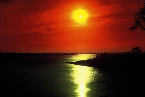 Fotografia de Lewi Moraes - Galeria Fotografica: Naturaleza - Foto: Entardecer en Rio Paranapanema - Brasil