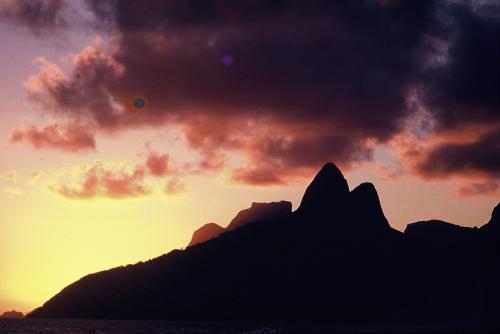 Fotografia de Lewi Moraes - Galeria Fotografica: Naturaleza - Foto: Monte Dois Irmos - Rio de Janeiro - Brasil