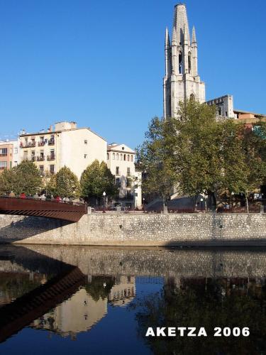 Fotografia de AKETZA PHOTOS - Galeria Fotografica: GIRONA - Foto: El reflejo de Girona