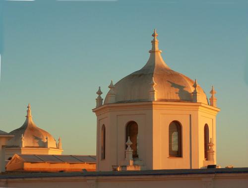 Fotografia de Luis Miguel - Galeria Fotografica: La Caleta, un rincon de Cadiz - Foto: reflejo en el baluarte