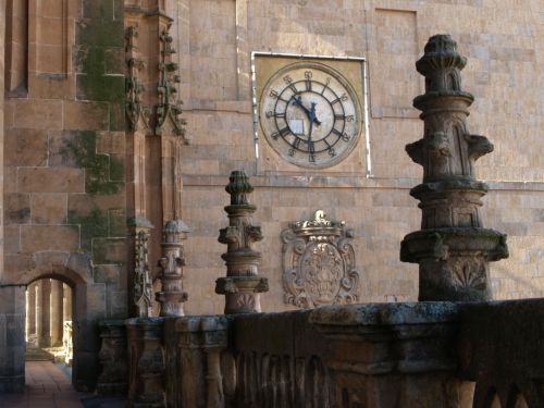 Fotografia de Usl� - Galeria Fotografica: Viajes. - Foto: Salamanca marca la hora