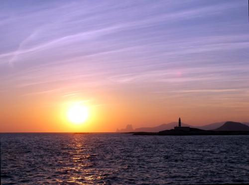 Fotografia de Santaolalla - Galeria Fotografica: Ocasos - Foto: torre que lleva a buen puerto