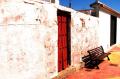 Foto de  Santaolalla - Galería: casas y cosas - Fotografía: banco junto a la puerta roja