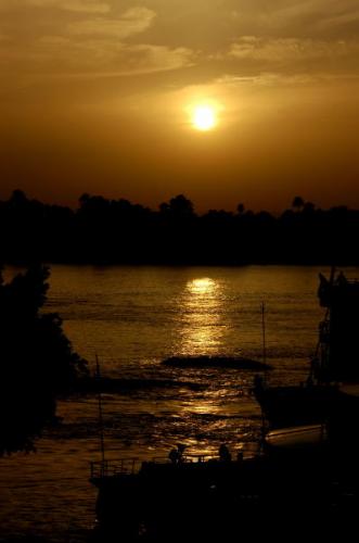 Fotografia de Pere Hierro-Estudis&Creatius - Galeria Fotografica: Egipto - Foto: Puesta de sol en el Nilo