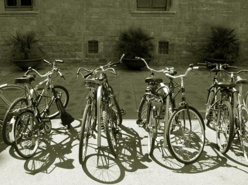 Fotografia de Antonio Marset - Galeria Fotografica: FotoGrafismos dos - Foto: Bicicletas (Barcelona) 2005