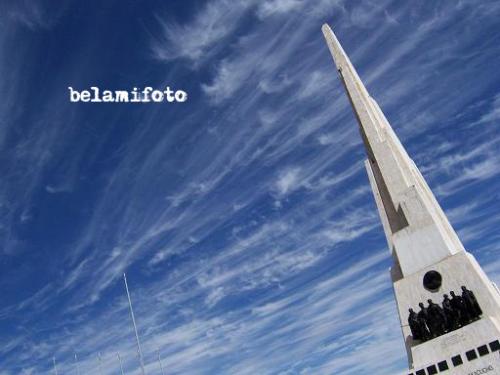 Fotografia de BeLaMi - Galeria Fotografica: Sierra peruana - Foto: 	Obelisco - Quinua							