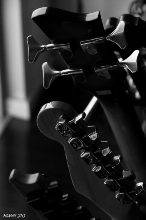 Fotografia de MANUEL SOTO - Galeria Fotografica: BLANCO Y NEGRO - Foto: GUITARS