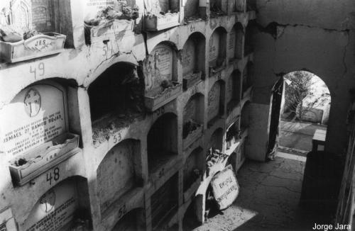 Fotografia de Artes Visuales - Galeria Fotografica: Muestra Lentes del Norte 2005 - Foto: Mausoleo Roto