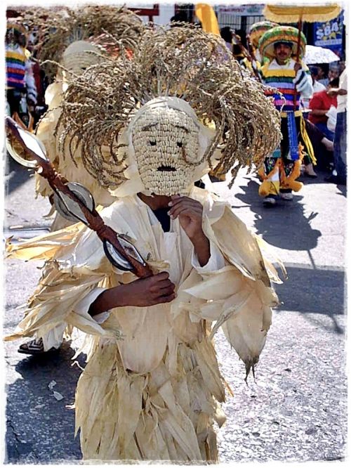 Fotografia de Darsan - Galeria Fotografica: Fiestas Josefinas - Foto: Vestido de ma�z 2
