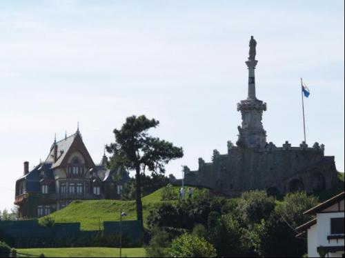 Fotografia de Gabriel Ruiloba - Galeria Fotografica: Comillas - Foto: Estatua del Marques