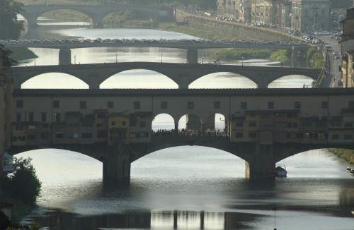 Fotografia de Nikonoclasta - Galeria Fotografica: Arquitectura - Foto: Sobre Arno
