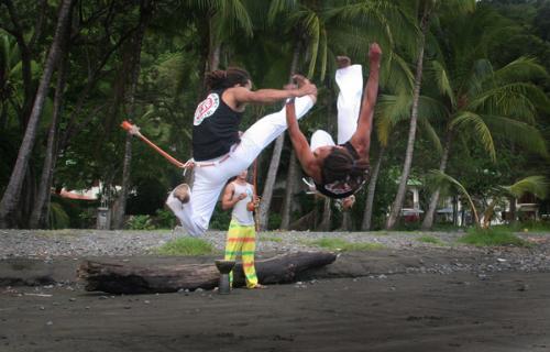 Fotografia de nitsugaphotography.com - Galeria Fotografica: accion - Foto: capoeira en jaco