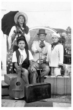 Fotografia de El Palacio del Retrato - Galeria Fotografica: Retratos Minuteros - Foto: La familia va de viaje