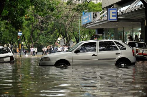 Fotografia de ph. Santiago Trusso - Galeria Fotografica: STs Journalism - Foto: Buenos Aires Inundada - Pleno barrio de Palermo.