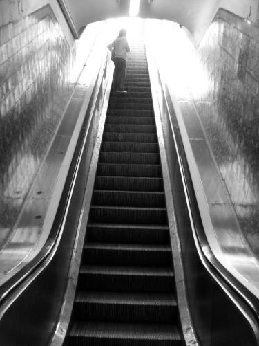 Fotografia de Sabrina - Galeria Fotografica:  Argentina Urbana  - Foto: Escalera hacia Diagonal Norte