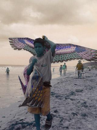 Fotografia de gaston bension - Galeria Fotografica: aun no s qu foto vaya a colgar - Foto: ngel souza pasea y vende cometas