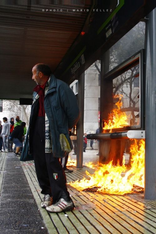 Fotografia de stilleto - Galeria Fotografica: Marchas y violencia en Chile - Foto: 