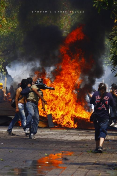 Fotografia de stilleto - Galeria Fotografica: Marchas y violencia en Chile - Foto: 