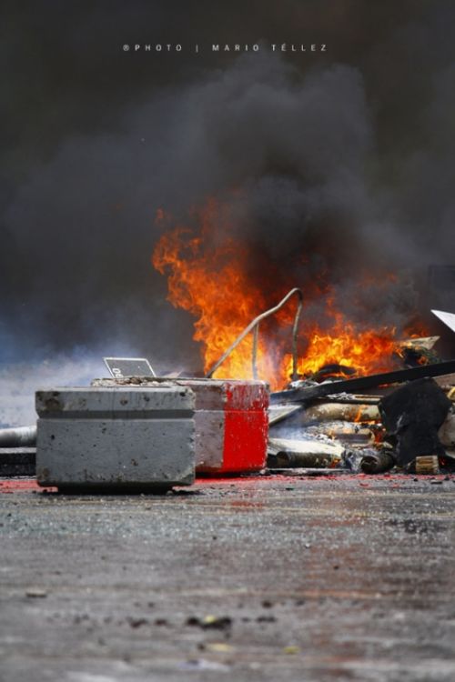 Fotografia de stilleto - Galeria Fotografica: Marchas y violencia en Chile - Foto: 