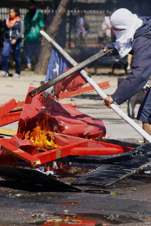 Fotografia de stilleto - Galeria Fotografica: Marchas y violencia en Chile - Foto: 