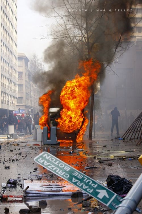 Fotografia de stilleto - Galeria Fotografica: Marchas y violencia en Chile - Foto: 