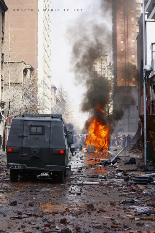 Fotografia de stilleto - Galeria Fotografica: Marchas y violencia en Chile - Foto: 