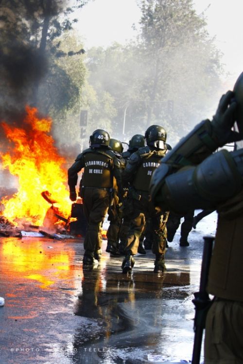 Fotografia de stilleto - Galeria Fotografica: Marchas y violencia en Chile - Foto: 