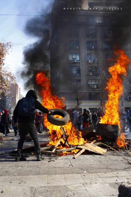 Fotografia de stilleto - Galeria Fotografica: Marchas y violencia en Chile - Foto: 