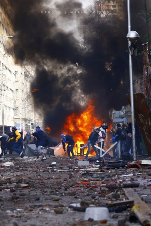 Fotografia de stilleto - Galeria Fotografica: Marchas y violencia en Chile - Foto: 