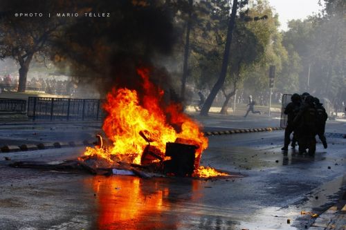 Fotografia de stilleto - Galeria Fotografica: Marchas y violencia en Chile - Foto: 