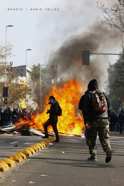Fotografia de stilleto - Galeria Fotografica: Marchas y violencia en Chile - Foto: 