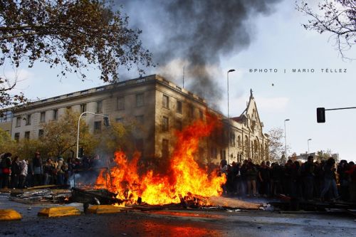 Fotografia de stilleto - Galeria Fotografica: Marchas y violencia en Chile - Foto: 