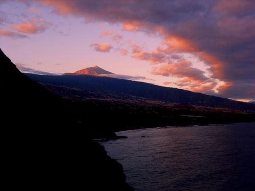 Fotografia de fracis. - Galeria Fotografica: anocheciendo en tenerife - Foto: aclarando el dia.