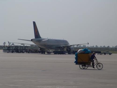 Fotografia de Xavi - Galeria Fotografica: Medios de transporte - Foto: Transporte maletas aeropuerto Xi'an