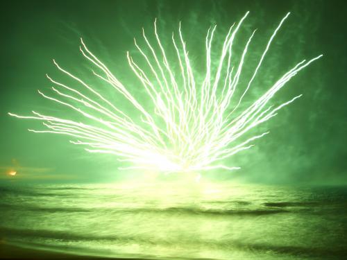Fotografia de DeSiRe - Galeria Fotografica: Naturaleza - Foto: Fuegos artificiales desde el Mar