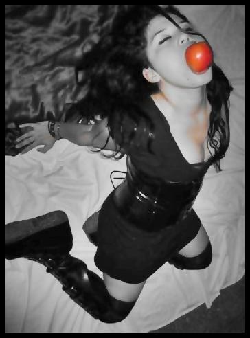 Fotografia de anal suturation - Galeria Fotografica: melina!! - Foto: 		la manzana de la discordia						