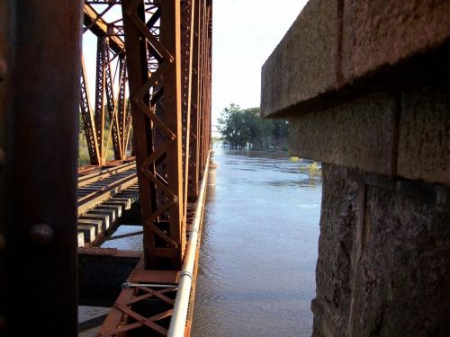 Fotografia de Marcelo Machin - Galeria Fotografica: ferrografas - Foto: creciente en el yi