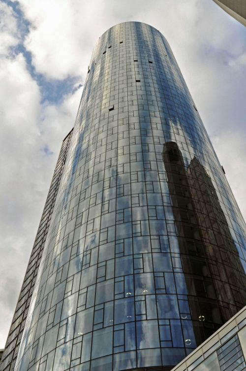 Fotografia de AMALIA HOYA - Galeria Fotografica: Arquitectura - Foto: Alcanzar las nubes