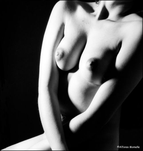 Fotografia de ESTUDIO FOTOGRAFICO ALFONSO MOMEE - Galeria Fotografica: Desnudo - Foto: 