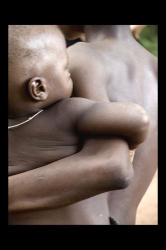 Fotografia de gabriel j. garcia - Galeria Fotografica: senegal(diolas y bassaris) - Foto: madre e hijo bassari