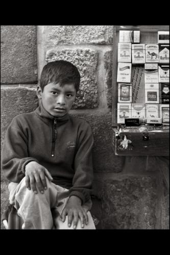 Fotografia de gabriel j. garcia - Galeria Fotografica: peru - Foto: el nio del tabaco