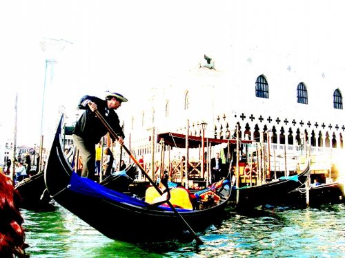 Fotografia de LISA BAES  - Galeria Fotografica: VENECIA - Foto: GONDOLERO