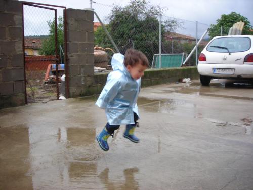 Fotografia de viajeroandaluz - Galeria Fotografica: carlos - Foto: Salto sobre el charco 2